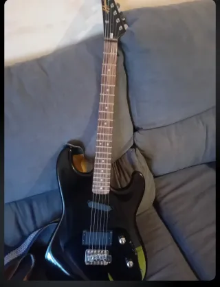 Guitarra Eléctrica Negra + Amplificador