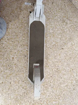 Patinete infantil plegable con manillar extensible