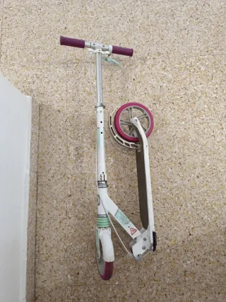 Patinete infantil plegable con manillar extensible