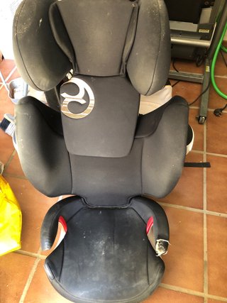 Silla de coche sin Isofix.