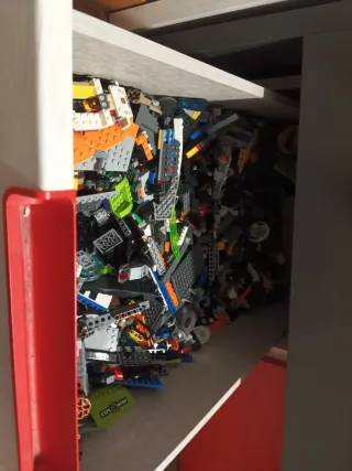 Cajón con piezas de Lego