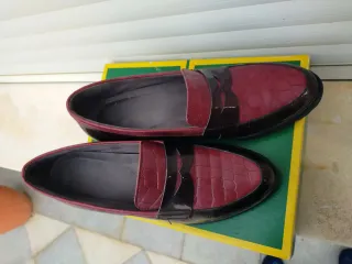 Zapatos Pitillos charol piel burdeos tacón