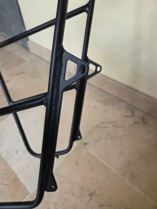 Portabultos delantero bicicleta negro