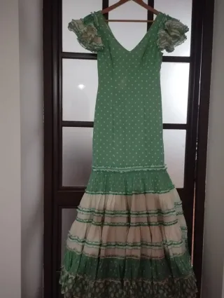 Traje de flamenca verde y blanco