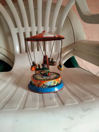 Noria de juguete antigua