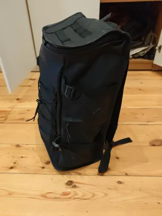 Mochila Rains Trail Mountaineer Negra