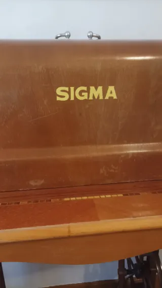 Máquina de coser Sigma antigua