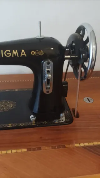 Máquina de coser Sigma antigua