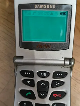 Lote di 5 telefoni antichi. Nokia, Ericsson, ecc.