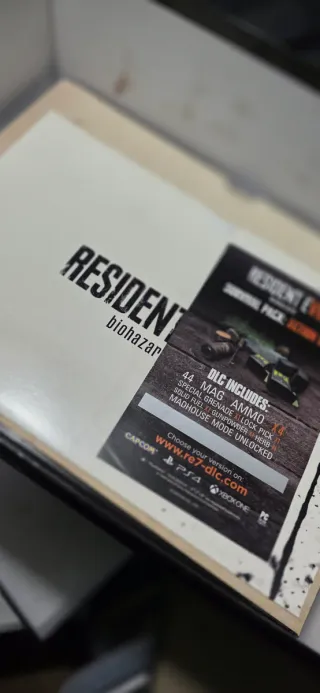 Resident Evil 7 Coleccionista + VHS Firmado