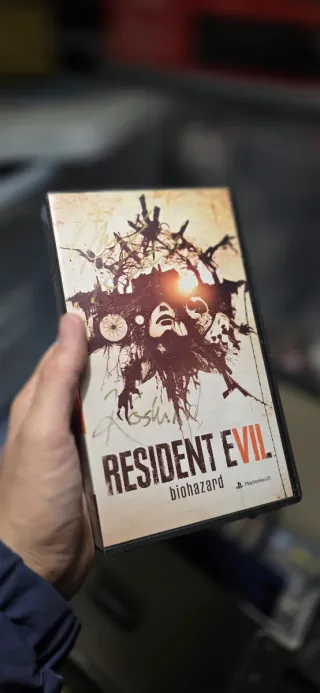 Resident Evil 7 Coleccionista + VHS Firmado
