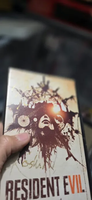 Resident Evil 7 Coleccionista + VHS Firmado
