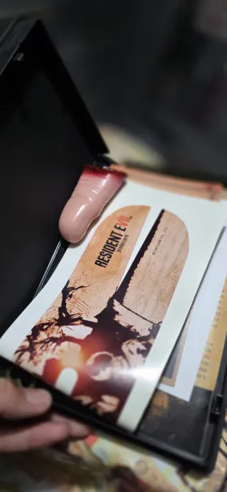 Resident Evil 7 Coleccionista + VHS Firmado