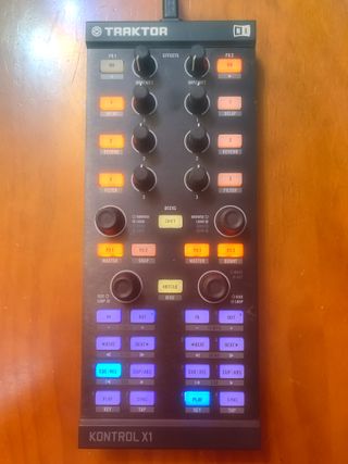 Traktor Kontrol X1 MK1 Controlador DJ