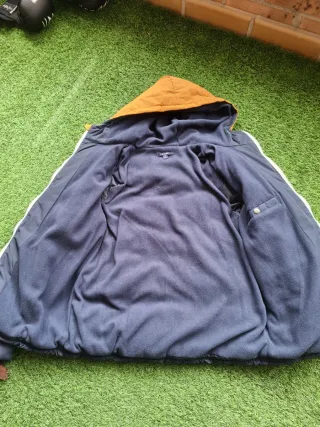 Abrigo niño azul y naranja