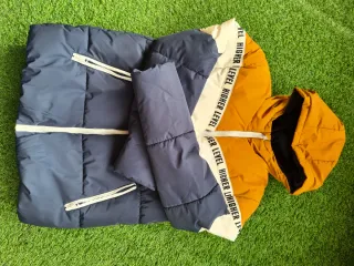 Abrigo niño azul y naranja