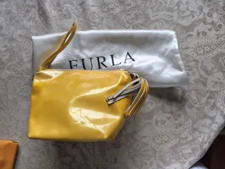 Bolso de mano Furla amarillo charol