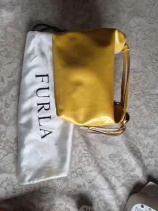 Bolso de mano Furla amarillo charol
