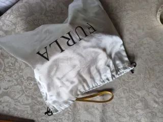 Bolso de mano Furla amarillo charol