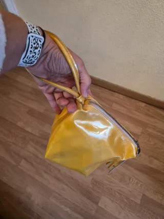 Bolso de mano Furla amarillo charol