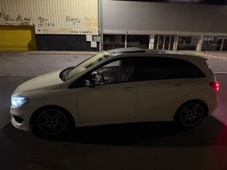 Mercedes-Benz Clase B200 AMG