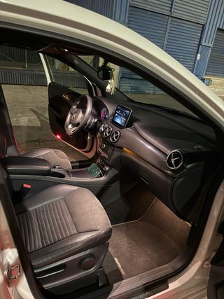 Mercedes-Benz Clase B200 AMG