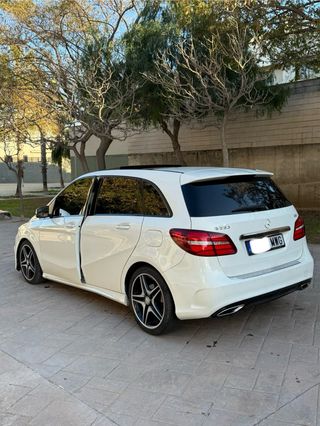 Mercedes-Benz Clase B200 AMG