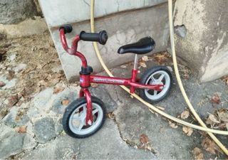 Bicicleta infantil roja
