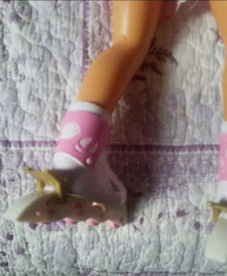 Muñeca NANCY con casco y patines