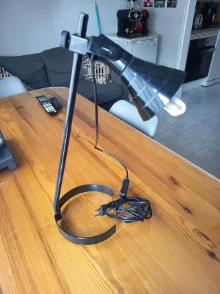 Lámpara de escritorio Ikea negra 45 cm de alto