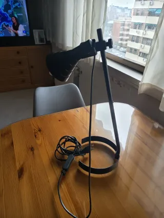 Lámpara de escritorio Ikea negra 45 cm de alto