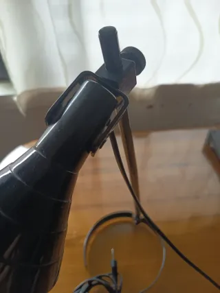 Lámpara de escritorio Ikea negra 45 cm de alto