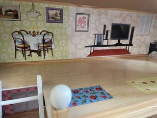 Casita de muñecas de madera