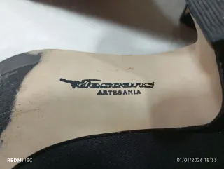 Zapatos tacón bajo raso talla35. Regalo sombrero