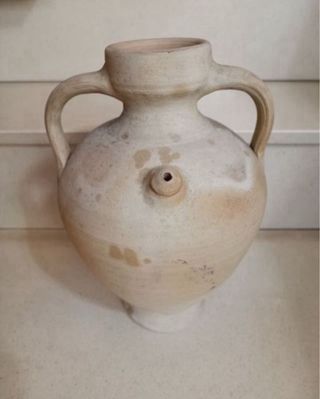 Botijo de barro antiguo