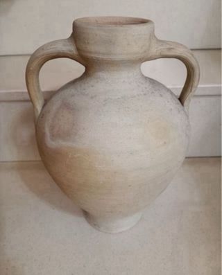 Botijo de barro antiguo