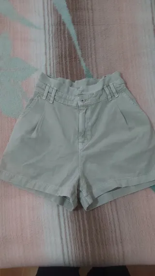 Pantalón corto beige