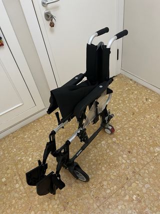 Silla de ruedas para interior y  exterior.