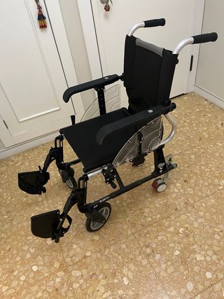 Silla de ruedas para interior y  exterior.