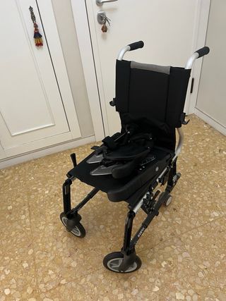 Silla de ruedas para interior y  exterior.