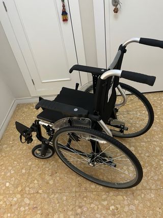 Silla de ruedas para interior y  exterior.