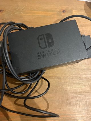 Nintendo Switch 1 con accesorio TV y mandos