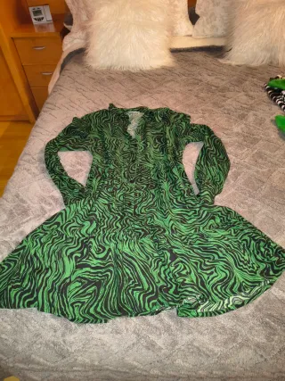 Vestido verde y negro estampado