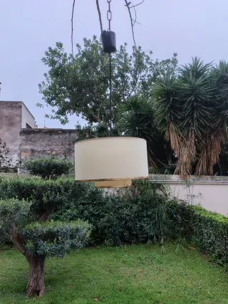 Lámpara vintage beige y dorada