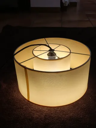 Lámpara vintage beige y dorada