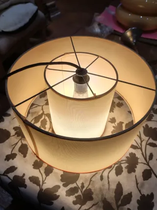 Lámpara vintage beige y dorada