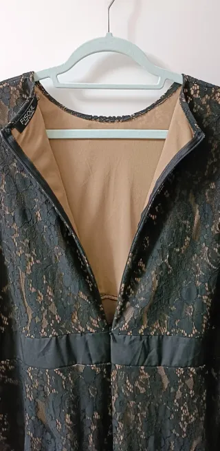 Vestido negro encaje beige