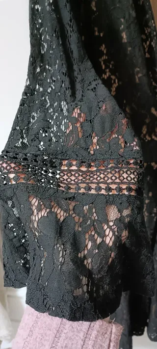 Vestido negro encaje beige