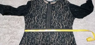 Vestido negro encaje beige