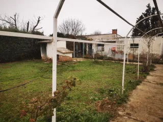 Se vende terreno con casa de campo